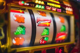 Roulette wheel and betting layout at dewawin55 com live dealer table